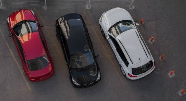 Kırmızı, siyah ve beyaz arabalar üst tarafa park edilmiş.