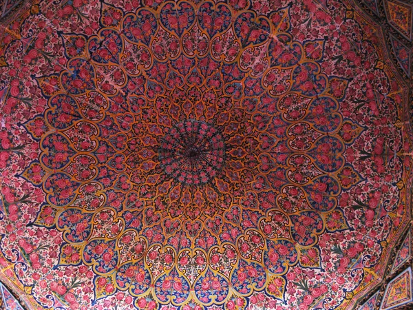 ナーシル ol Molk のモスク、シーラーズ, イランの天井をモザイクします。 — ストック写真