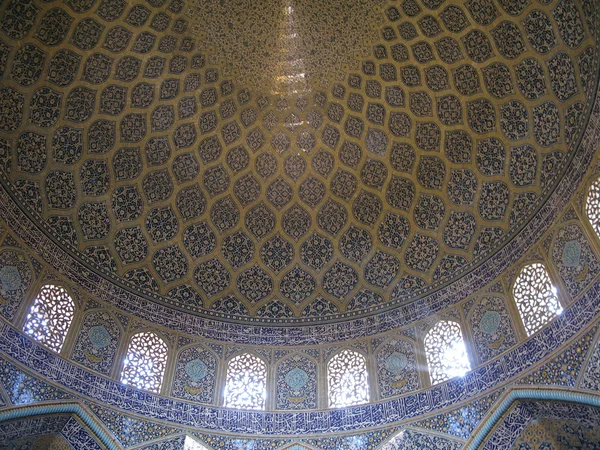 Teto mosaico da mesquita Sheikh Lotfollah em Shiraz, Irã — Fotografia de Stock