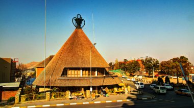 Hediyelik eşya dükkanı formu os geleneksel Basotho şapkalı