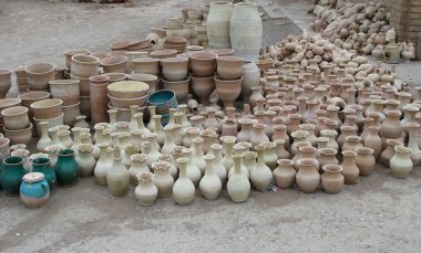 Isfahan sokaklarında, bitmemiş tencere