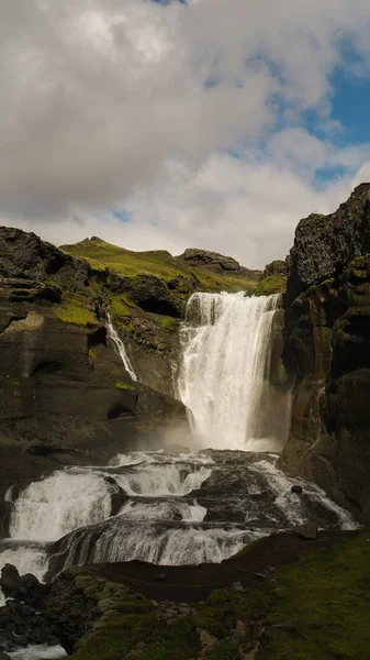 Cascada de Ofaerufoss en el cañón de Eldgja en Islandia del Sur —  Fotos de Stock