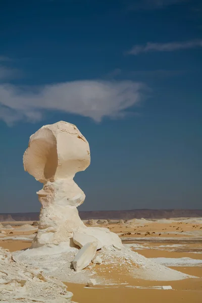 Absztrakt jellegű szobrok fehér-sivatagban, Sahara Egyiptom — Stock Fotó
