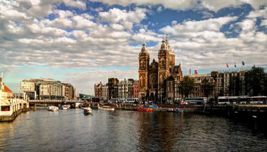 Amsterdam Panoraması ile Aziz Nikolaos Bazilikası'nın Hollanda