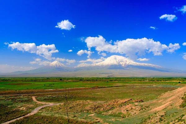 Ararat dağ için Panorama görünümünden Ermenistan yan
