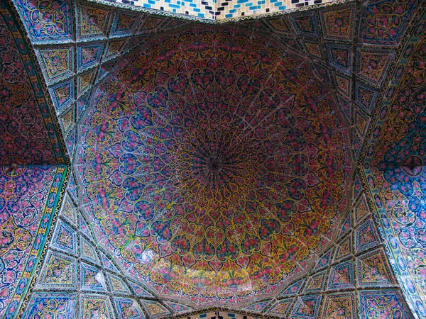 Mozaïek plafond van Nasir ol Molk moskee in Shiraz, Iran — Stockfoto
