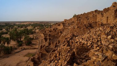 Sahara Mauritania ülkesindeki Ouadane kalesi kalıntıları