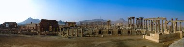 Panorama Palmyra sütunlar ve antik kent, Isis, Suriye tarafından tahrip