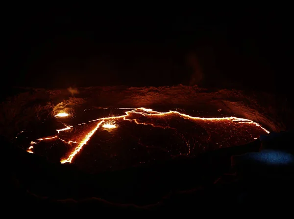 Cráter del volcán Erta Ale, lava derretida, depresión de Danakil, Etiopía — Foto de Stock