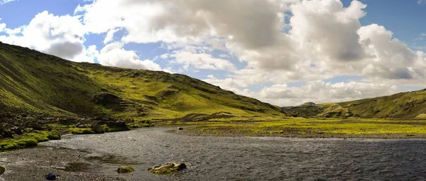 Landskap med Eldgja canyon och våren, south Island — Stockfoto