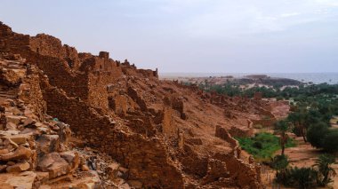 Sahara Mauritania ülkesindeki Ouadane kalesi kalıntıları