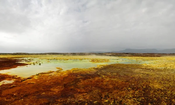 Panorama à l'intérieur du cratère volcanique de Dallol dans la dépression de Danakil Ethiopie — Photo