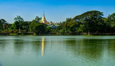 Kandawgyi gölden, Yangon Myanmar Shwedagon pagoda için göster
