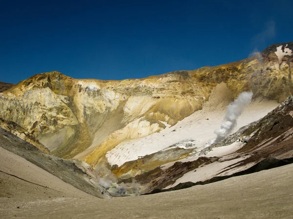 Panoráma a Mutnovsky vulkán Kamcsatka Oroszország aktív kráter — Stock Fotó