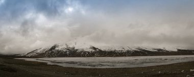 Shandur Gölü ve geçmek, Gilgit-Baltistan il Pakistan