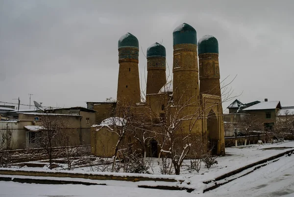 Winter look to Chor-Minor mosque, Bukhara Uzbekistan — Stock Photo, Image