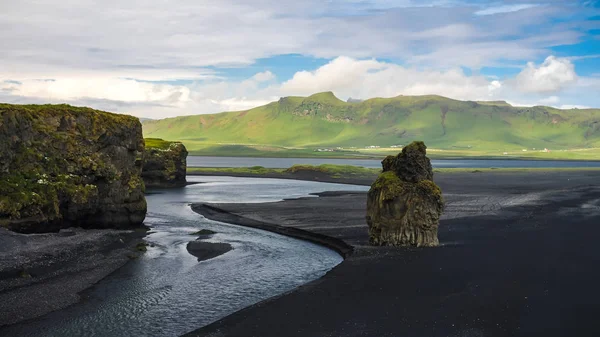 Dyrholaey cape, volkanik kum plaj South Iceland'deki / peyzaj