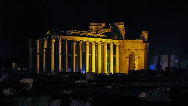 Panorama noturno das colunas de Palmyra, destruídas pelo ISIS, Síria — Fotografia de Stock