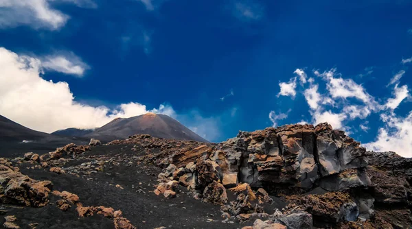 Nézd Etna vulkán, hegymászás folyamat, Szicília, Olaszország — Stock Fotó