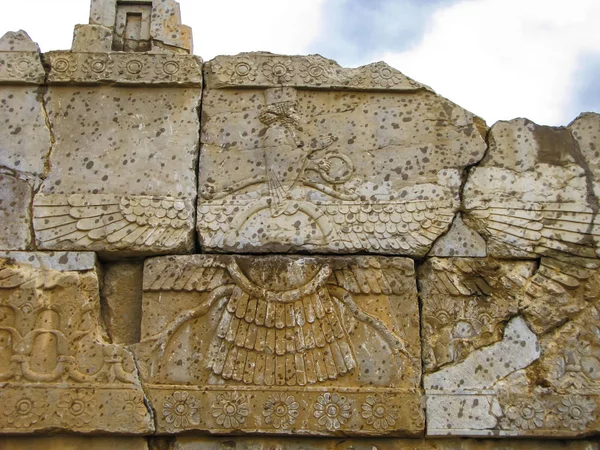 Faravahar, símbolo zoroastriano Naqsh-e Rustam, Persépolis ruina Irán —  Fotos de Stock