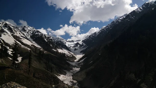 Fiume Ashret Gol e passo Lowari, provincia di Khyber Pakhtunkhwa Pakistan — Foto Stock