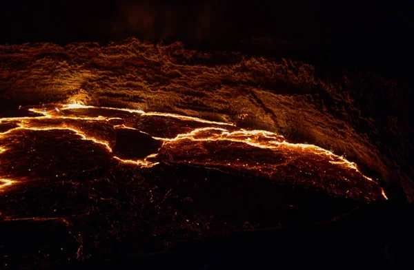 Panorama Erta Cráter del volcán Ale, lava derretida, depresión de Danakil, Etiopía — Foto de Stock