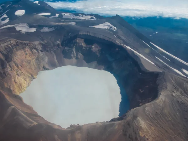 Veduta aerea del vulcano Maly Semyachik nella penisola di Kamchatka, Russia — Foto Stock