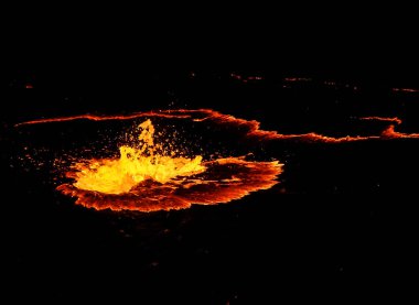 Haldeki yanardağ krater lav sıçrama, Danakil depresyon Etiyopya erime,