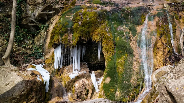 Frusna vattenfall i Demirji spänner, Crimea — Stockfoto
