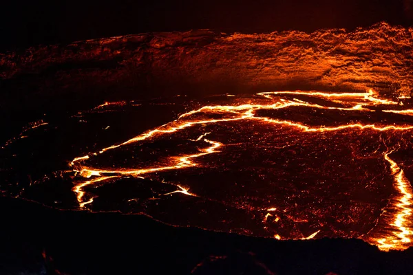 Panorama Erta Ale cratère volcanique, fonte de la lave, dépression Danakil, Ethiopie — Photo