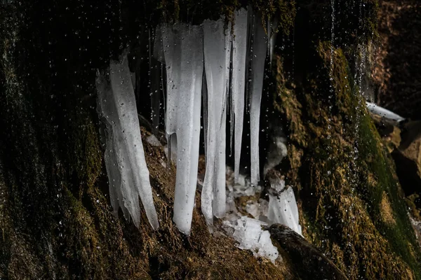 Замороженный водопад в районе Демиржи, Крым — стоковое фото