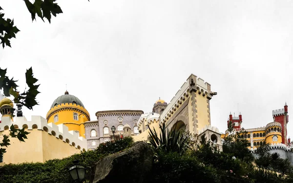 Panorama vista para o Palácio da Pena, Sintra, Portugal — Fotografia de Stock
