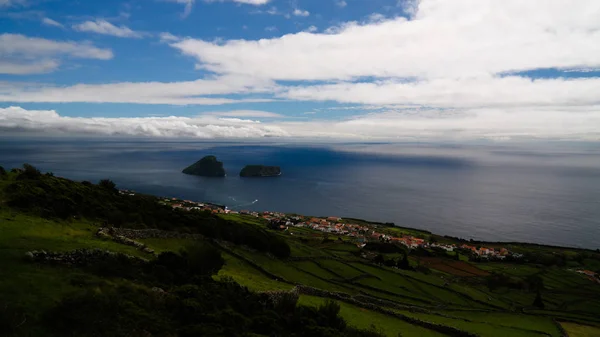 Widokiem na wysepkę Cabras, Wyspa Terceira, Azory, Portugalia — Zdjęcie stockowe