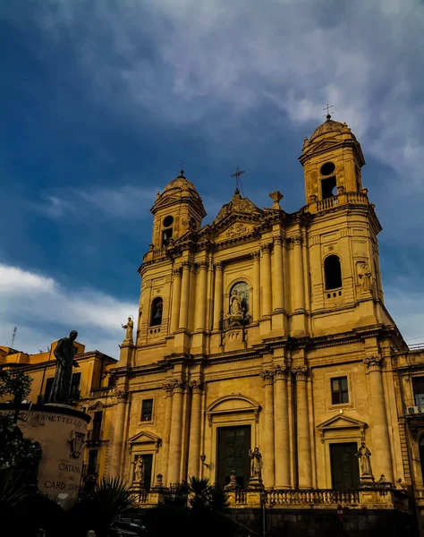 San Francisco de Asís en la Iglesia Inmaculada, Catania, Sicilia, Italia —  Fotos de Stock