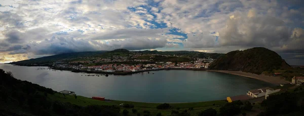 마운트 Guia, Faial 섬, 아조레스 제도, 포르투갈에서에서 오르타, 포르토 Pim 베이와 해변 일몰 보기 — 스톡 사진