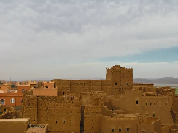 Vista para Ouarzazate cidade velha aka Taourirt kasbah, Marrocos — Fotografia de Stock