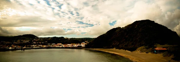 Vista del atardecer a Horta, Bahía de Porto Pim y playa desde el monte Guia, isla Faial, Azores, Portugal —  Fotos de Stock