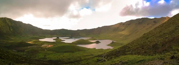 Vista panorámica al cráter Caldeirao, isla de Corvo, Azores, Portugal — Foto de Stock