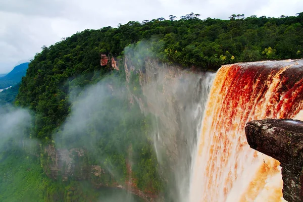 凯厄图尔瀑布，最高落在世界里，塔罗河圭亚那 — 图库照片