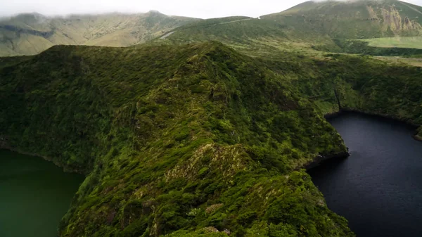 Vista aérea a los lagos Comprida y Negra, Isla Flores, Azores. Portugal —  Fotos de Stock