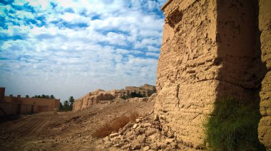 Kısmen geri yüklenen Babylon kalıntıları ve eski Saddam Hüseyin'in Sarayı, Babylon Hillah'a, Irak Panoraması