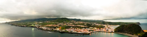 Vista del atardecer a Porto Pim Bay desde el monte Guia en la isla de Faial, Azores, Portugal —  Fotos de Stock