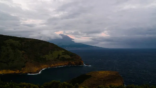 Vista sul tramonto monte Guia, isola di Faial, Azzorre, Portogallo — Foto Stock