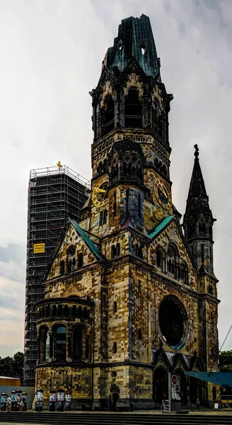 Exterior view to Kaiser-Wilhelm-Gedachtnis-Kirche, Berlin, Germany — 스톡 사진