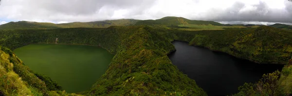 Luftaufnahme von Comprida und Negra Seen, Flores Insel, Azoren. portugal — Stockfoto
