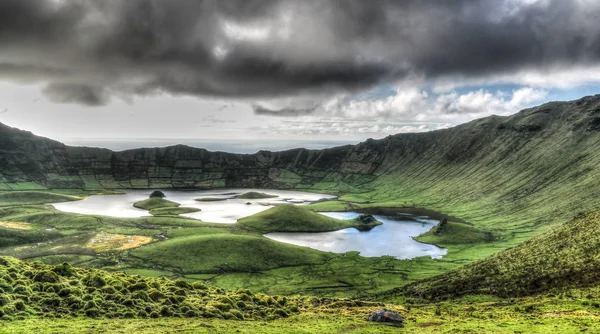 Vista panorámica al cráter Caldeirao, isla de Corvo, Azores, Portugal —  Fotos de Stock