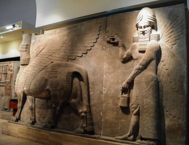 Bas, insan başlı kanatlı boğa heykelleri aka lamassu, Bağdat, Irak