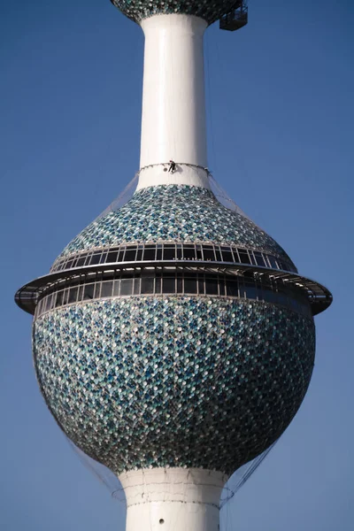 일명 쿠웨이트 타워, 쿠웨이트 담 수 저수지를 외부 보기 — 스톡 사진