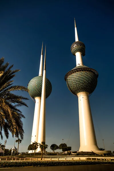 Vista esterna al serbatoio di acqua dolce aka Kuwait Towers, Kuwait — Foto Stock