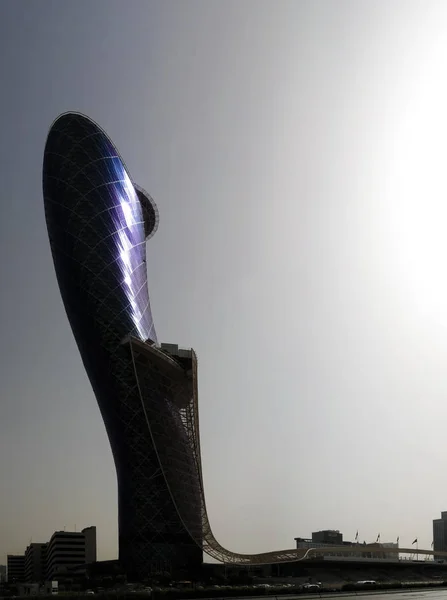 Wolkenkratzer im abu dhabi Stadtzentrum, uae — Stockfoto